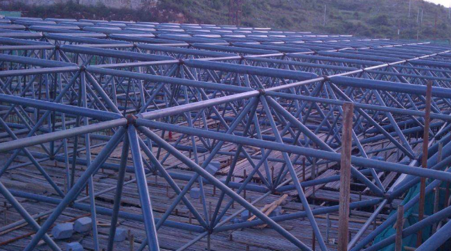 宜州概述网架加工中对钢材的质量的过细恳求